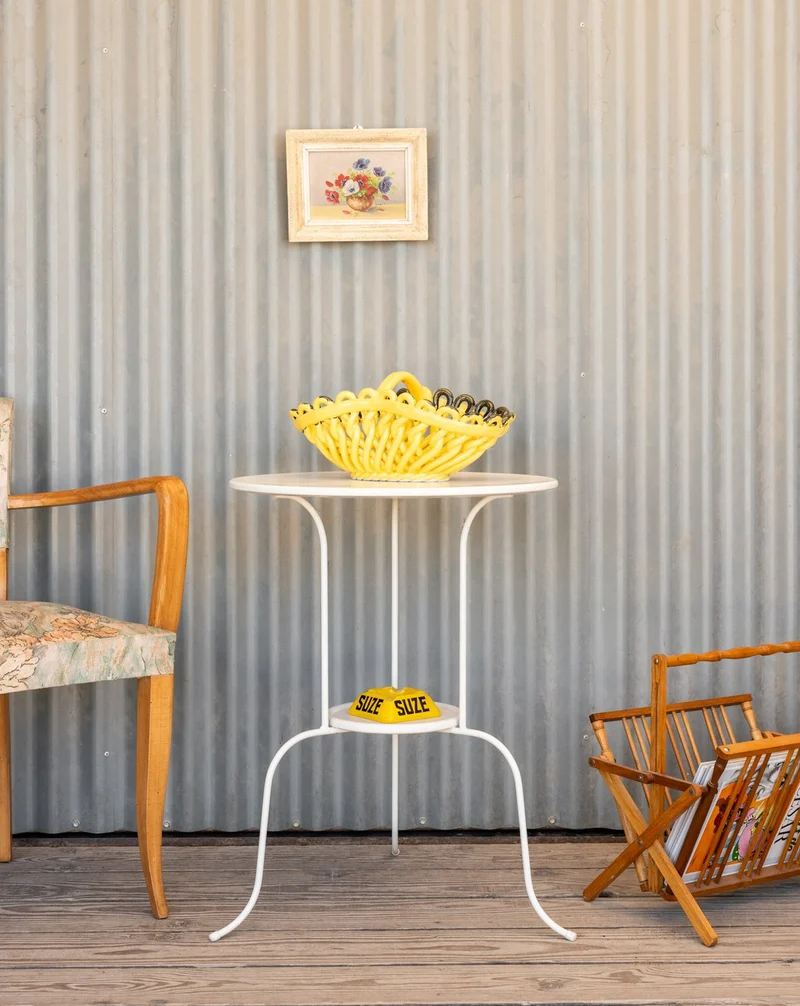 Francine, la table d'appoint en métal blanc N°1122