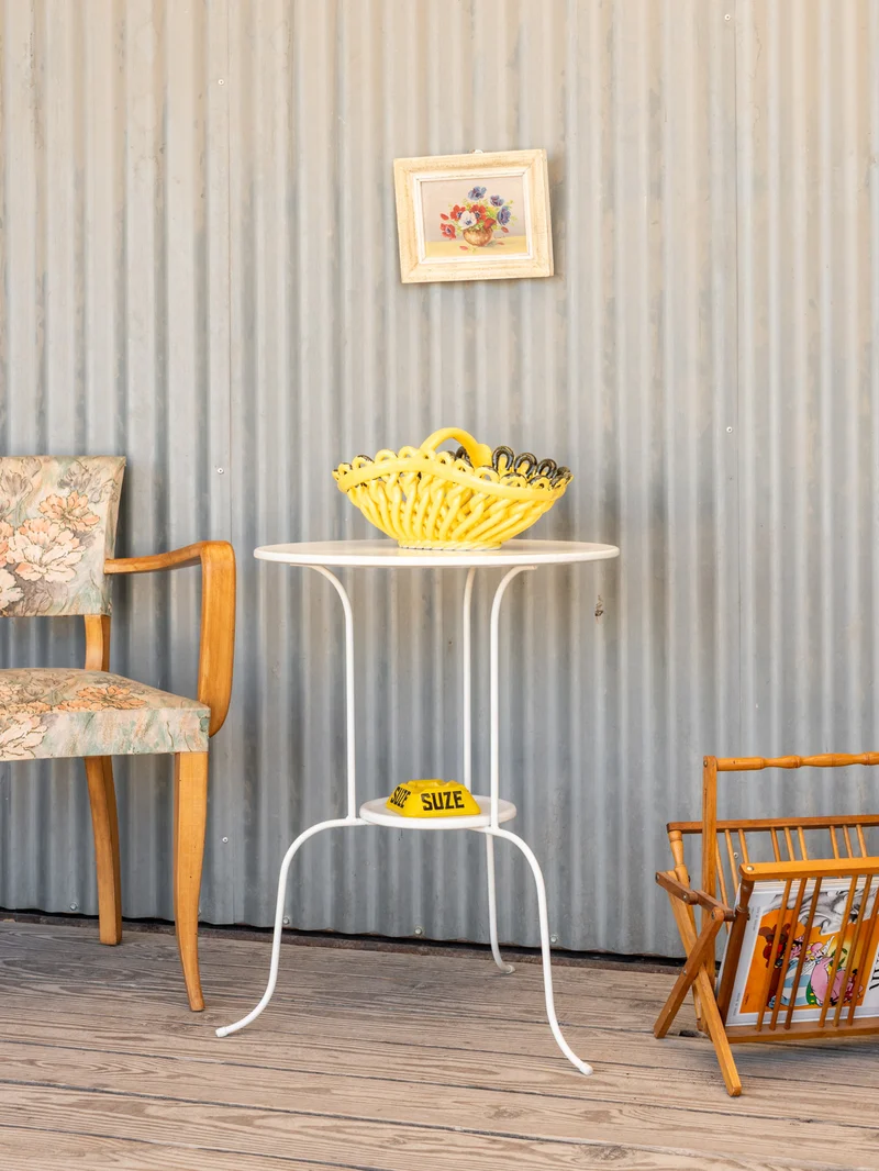 Francine, la table d'appoint en métal blanc N°1122