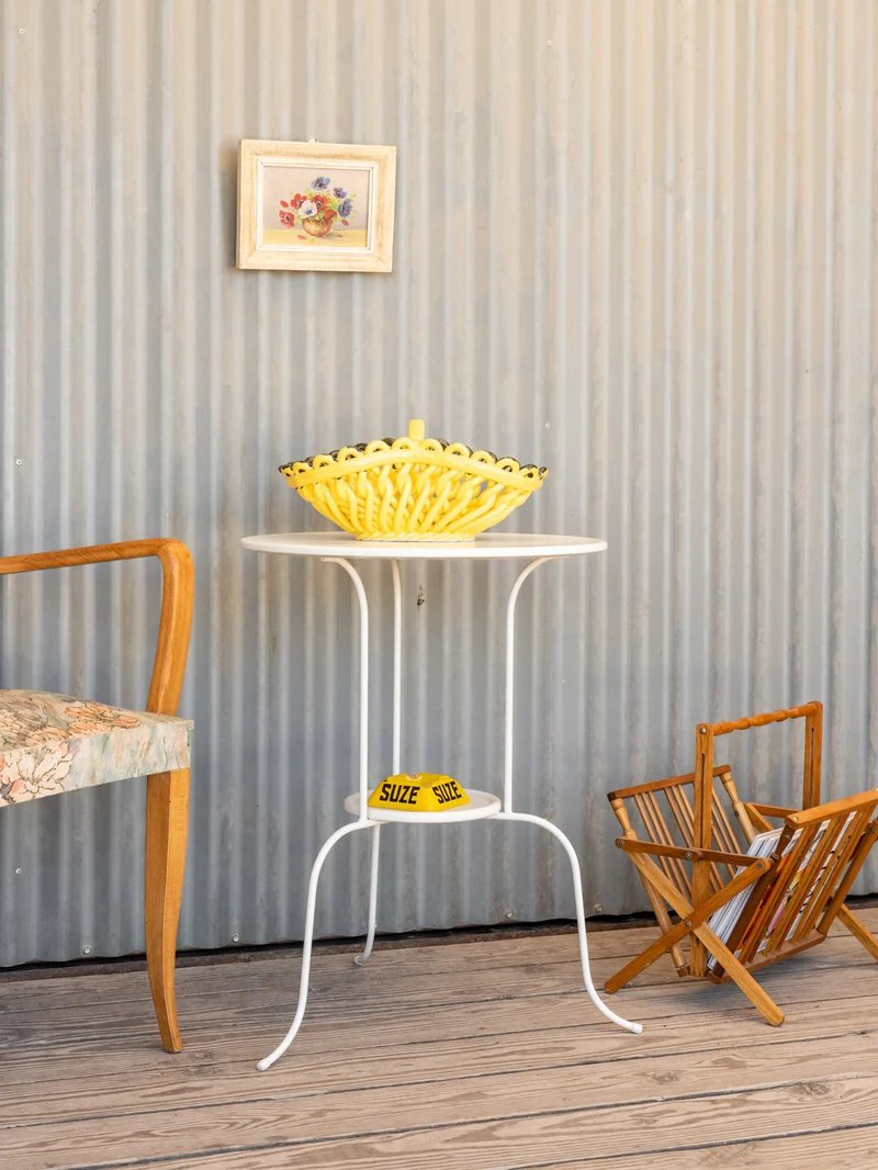 Francine, la table d'appoint en métal blanc N°1122