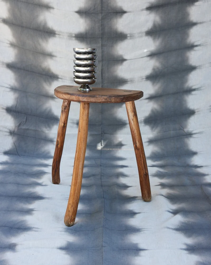 Regis, le tabouret brut tripode N°1443