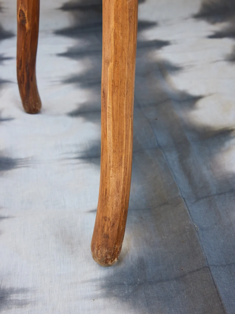 Regis, le tabouret brut tripode N°1443