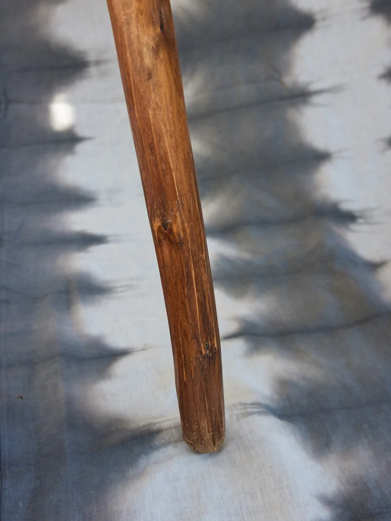 Regis, le tabouret brut tripode N°1443