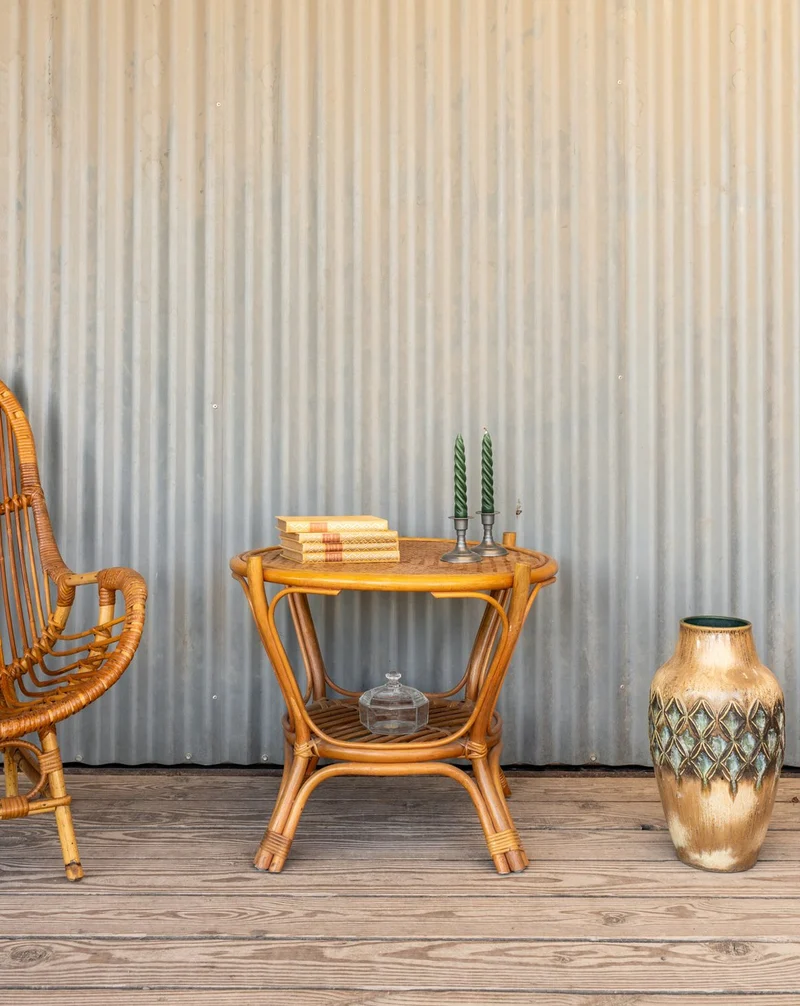 Francine, la table d'appoint en rotin N°1116