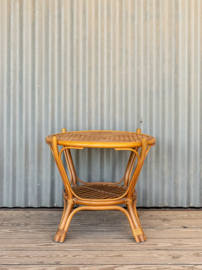 Francine, la table d'appoint en rotin N°1116