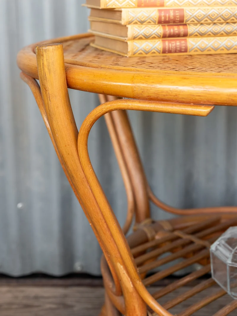 Francine, la table d'appoint en rotin N°1116