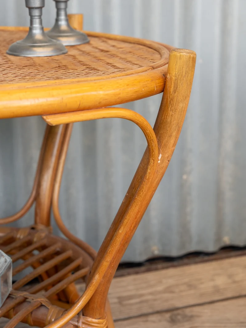 Francine, la table d'appoint en rotin N°1116