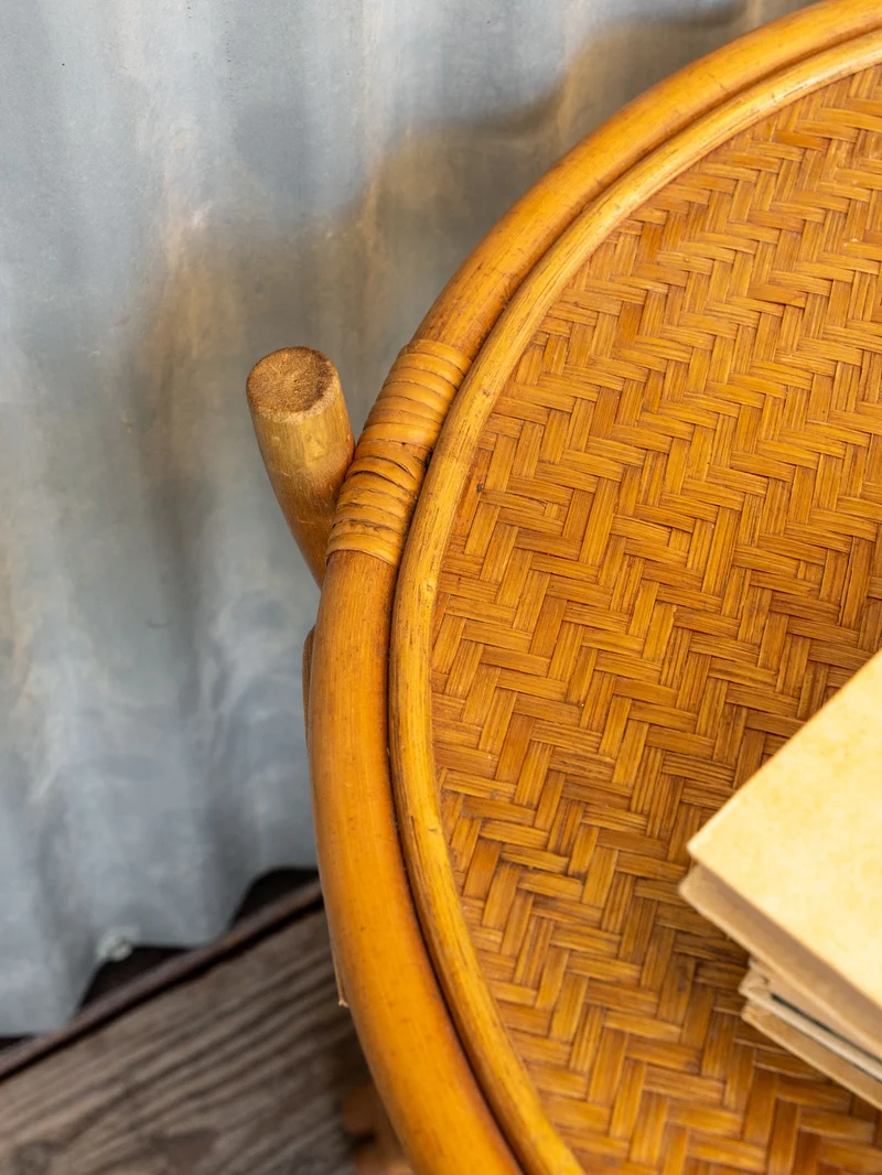 Francine, la table d'appoint en rotin N°1116