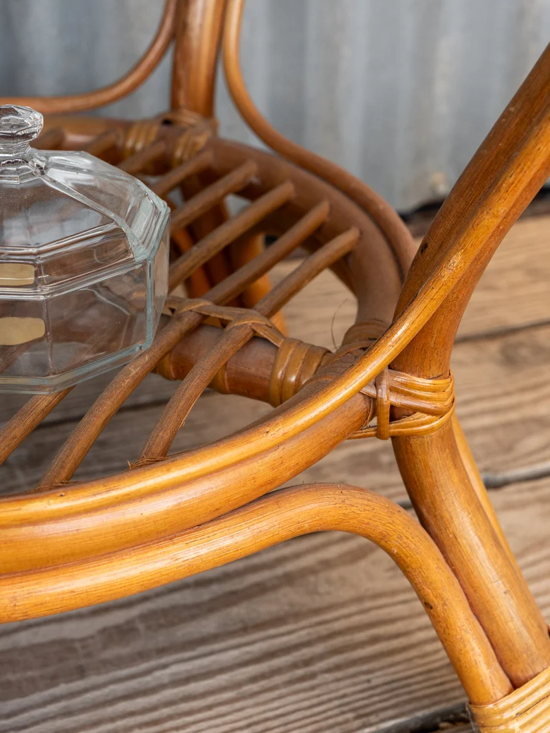 Francine, la table d'appoint en rotin N°1116