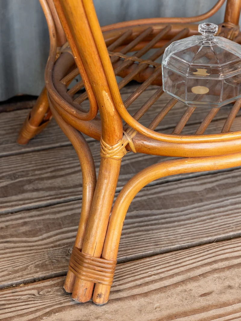 Francine, la table d'appoint en rotin N°1116