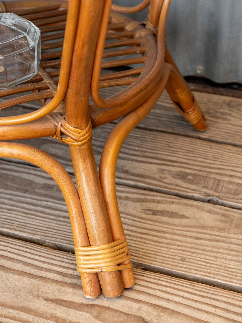 Francine, la table d'appoint en rotin N°1116