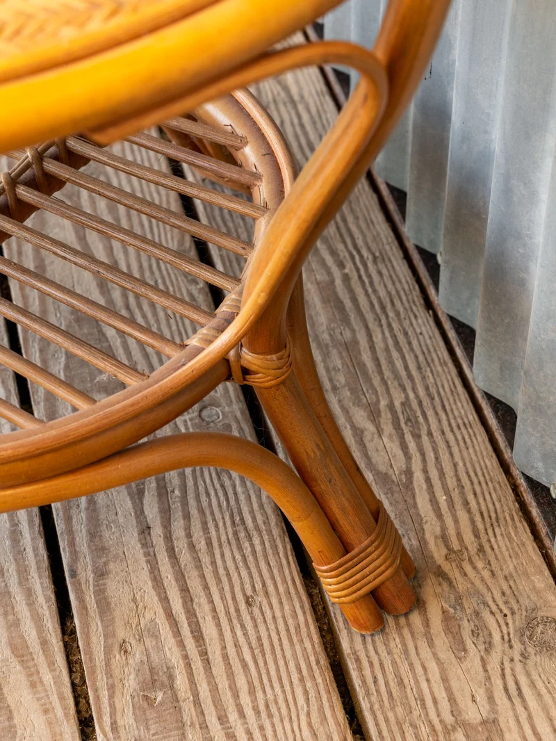 Francine, la table d'appoint en rotin N°1116