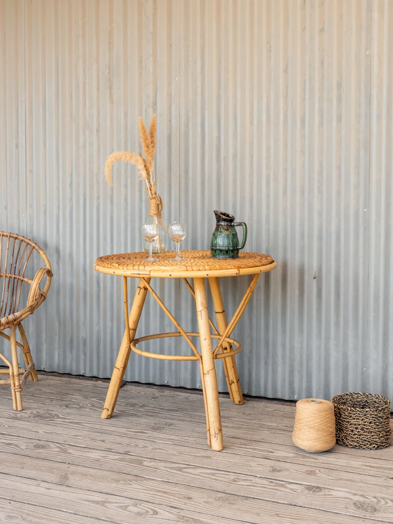 Francine, la table d'appoint en rotin N°1115