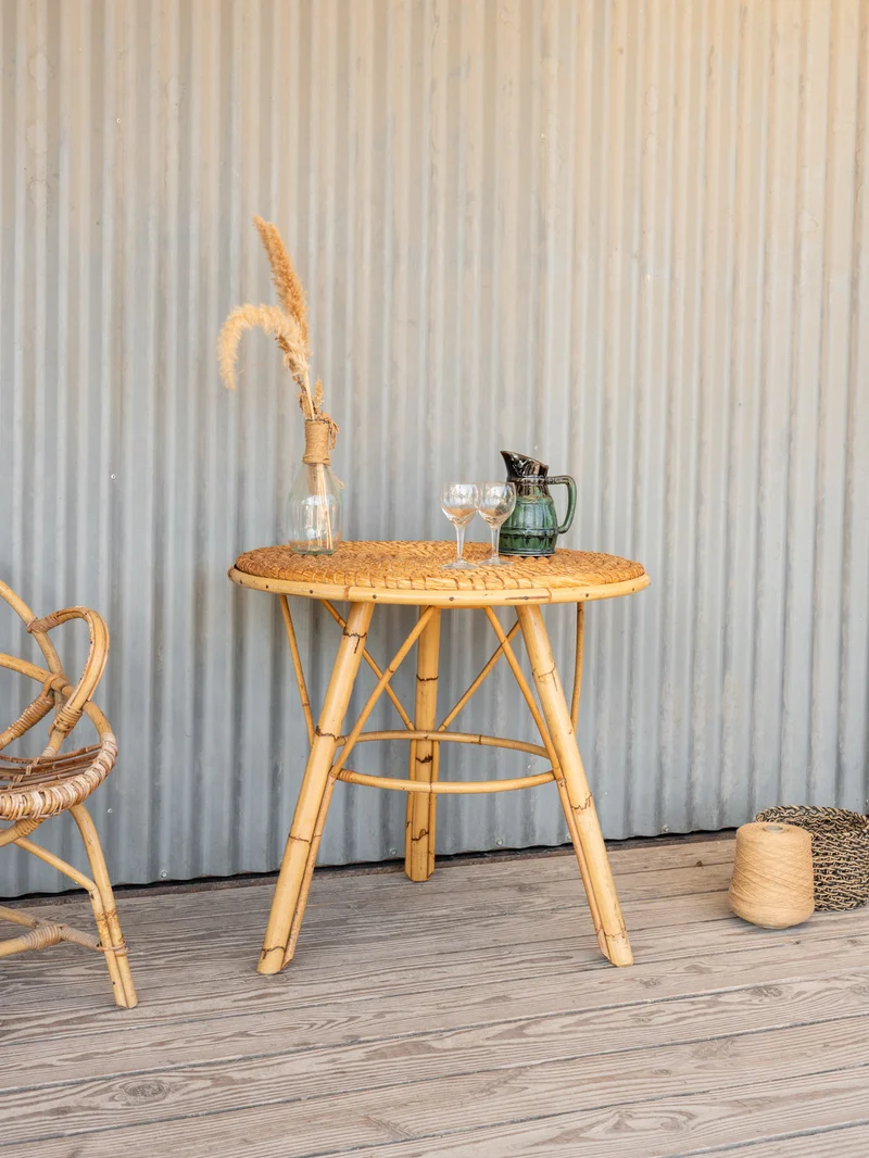 Francine, la table d'appoint en rotin N°1115