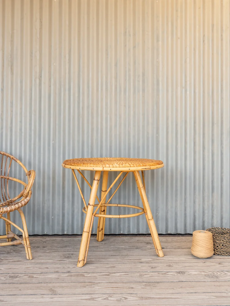 Francine, la table d'appoint en rotin N°1115