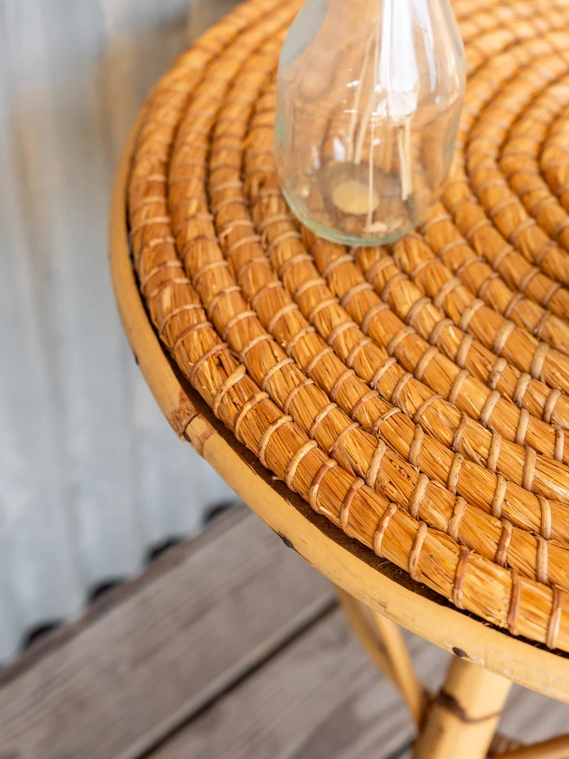 Francine, la table d'appoint en rotin N°1115