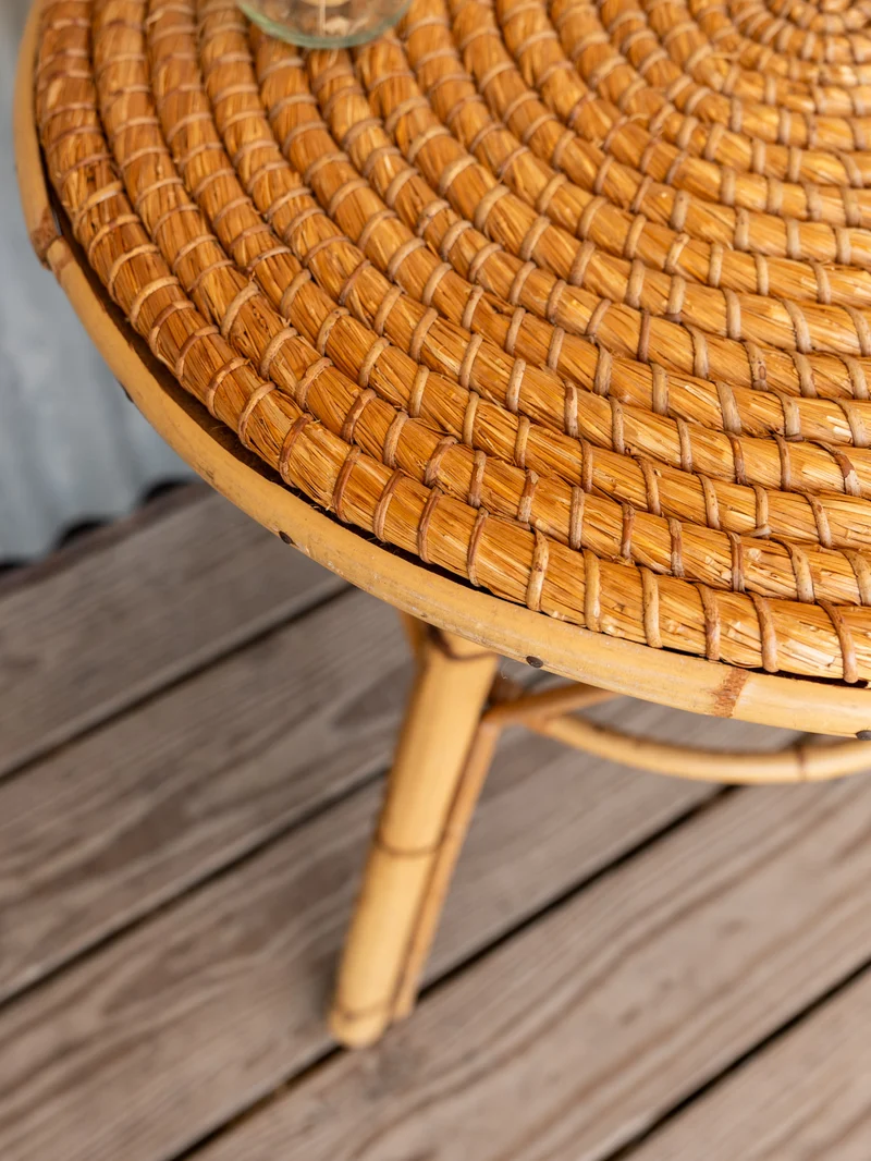 Francine, la table d'appoint en rotin N°1115