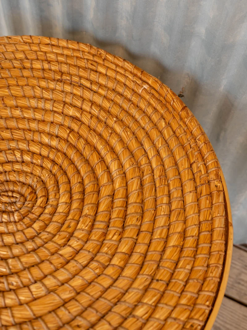 Francine, la table d'appoint en rotin N°1115