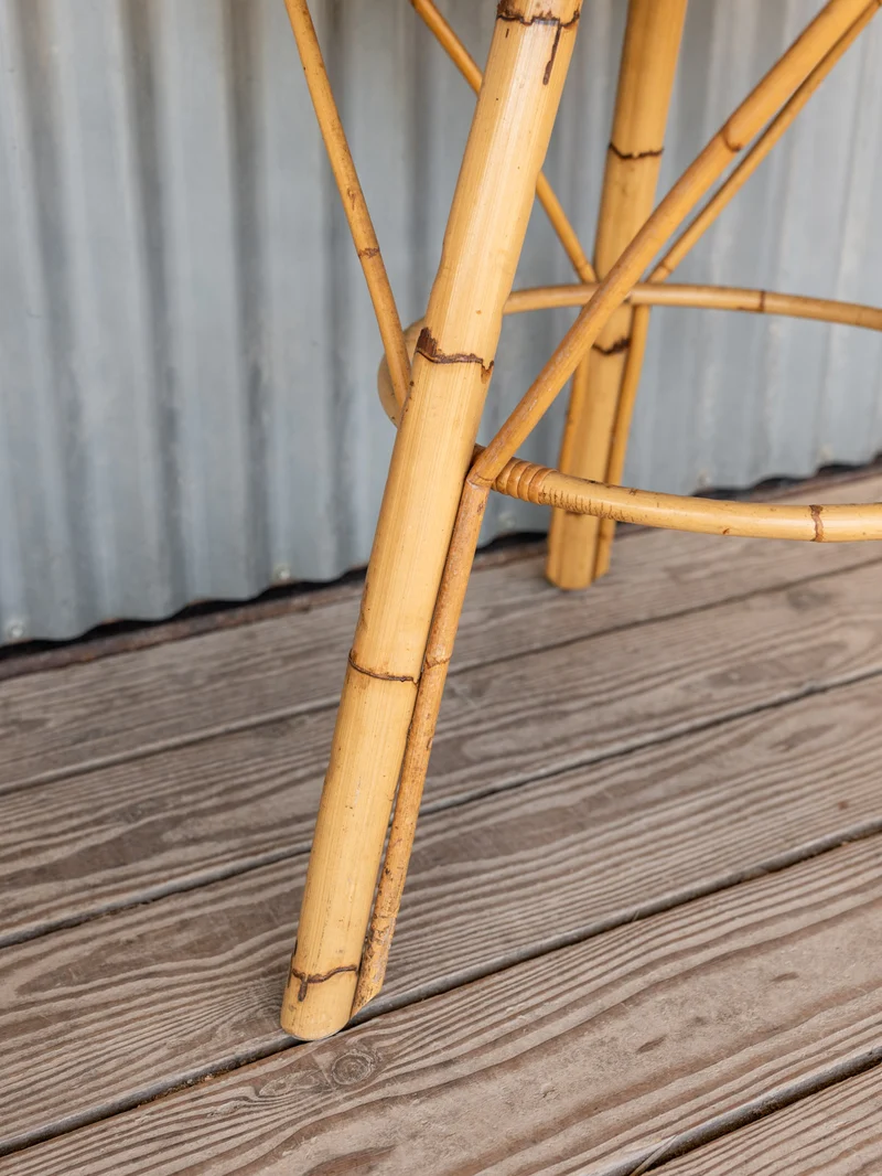 Francine, la table d'appoint en rotin N°1115