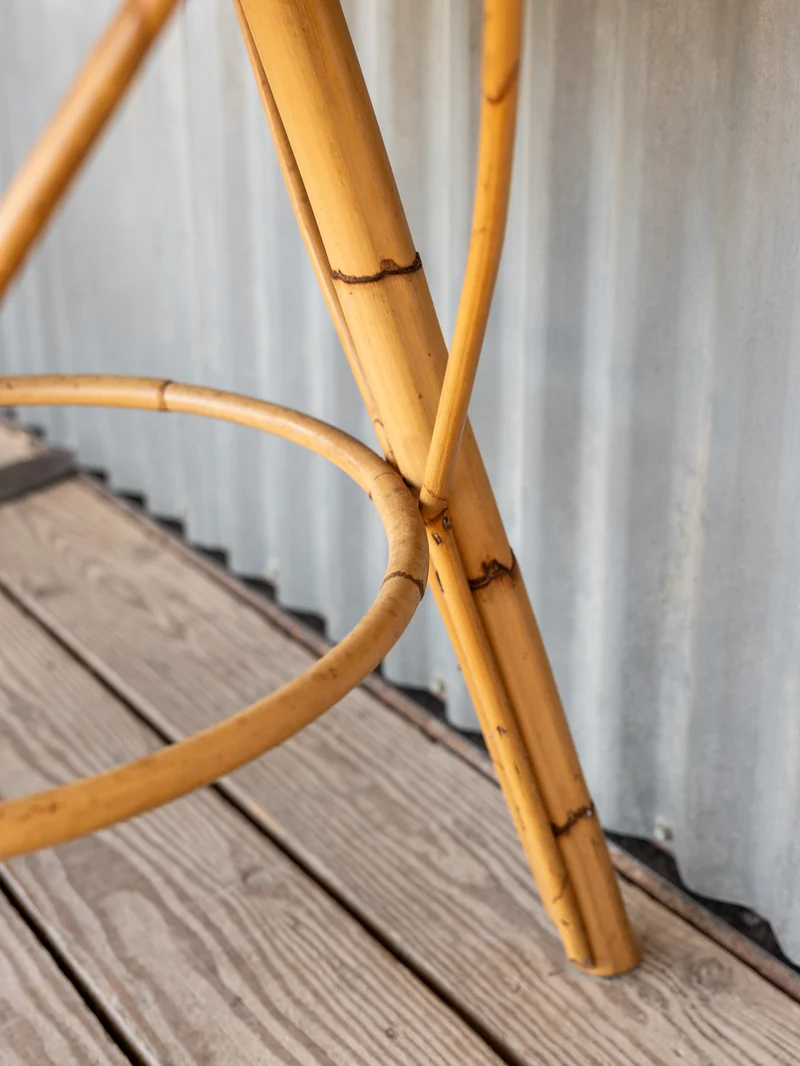 Francine, la table d'appoint en rotin N°1115