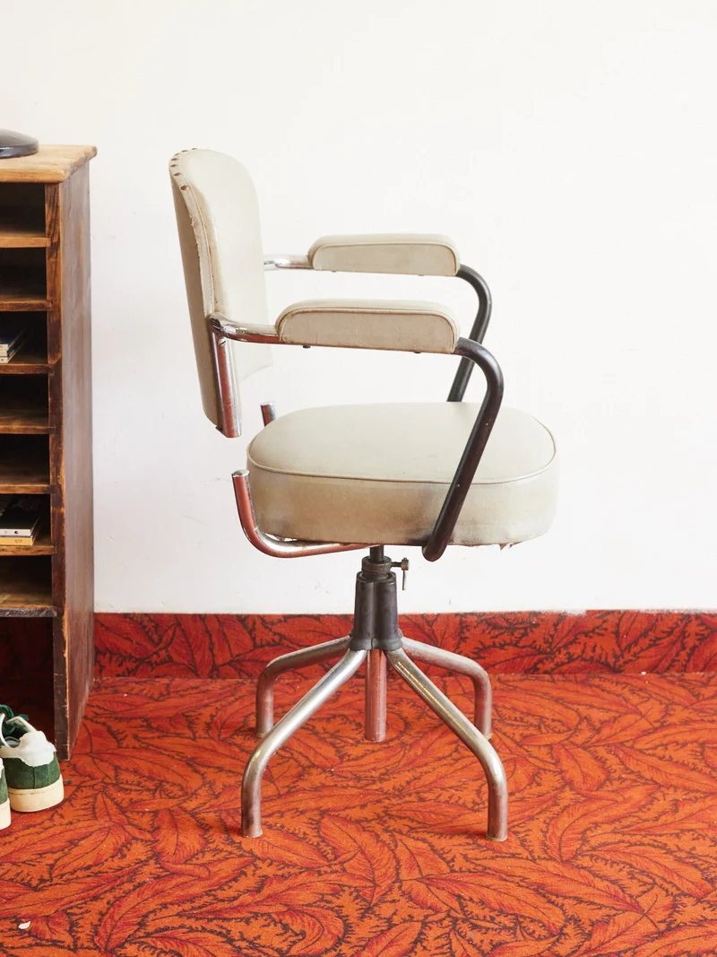 Jakob, le fauteuil d'atelier en skaï N°1282