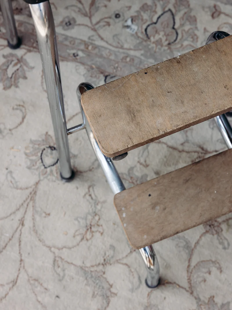 Axel, le tabouret-escabeau en formica N°703