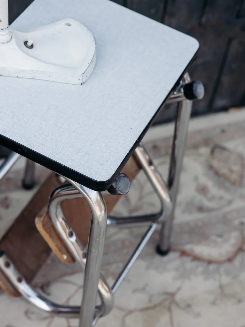 Axel, le tabouret-escabeau en formica N°703