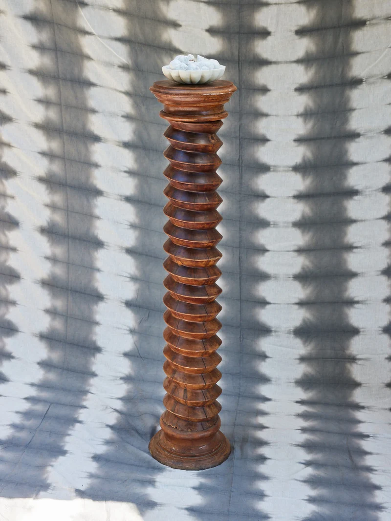 Hanna, la colonne en bois brut tourné N°1403