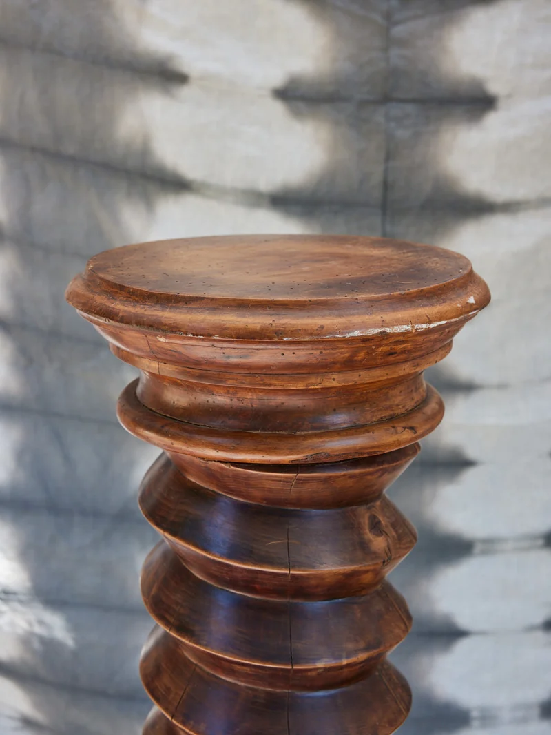 Hanna, la colonne en bois brut tourné N°1403