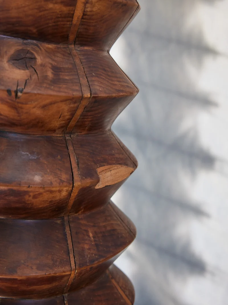 Hanna, la colonne en bois brut tourné N°1403
