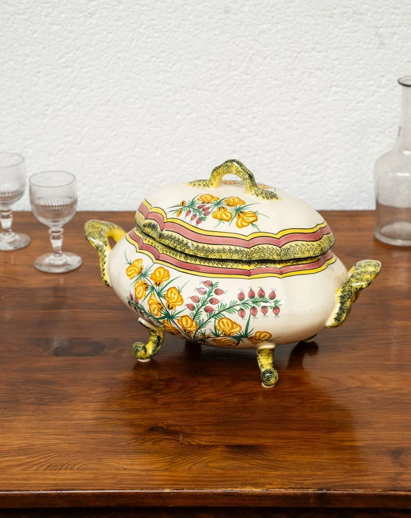 Nestor, la soupière en faïence Henriot Quimper N°709