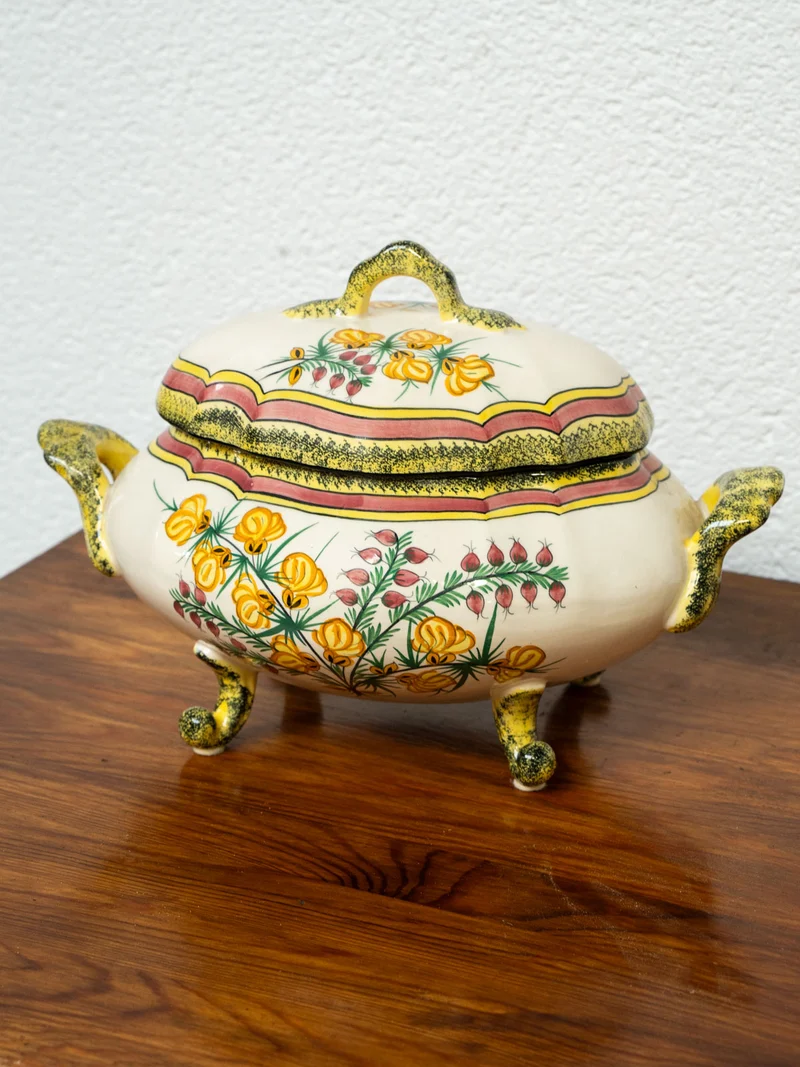 Nestor, la soupière en faïence Henriot Quimper N°709