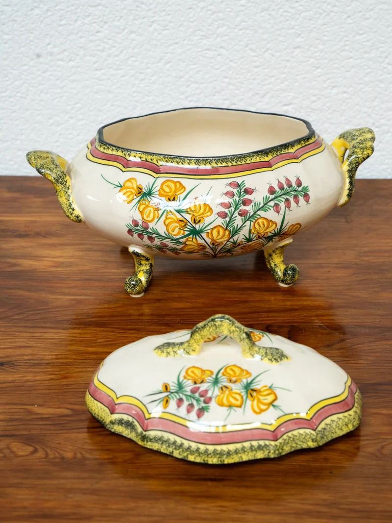 Nestor, la soupière en faïence Henriot Quimper N°709