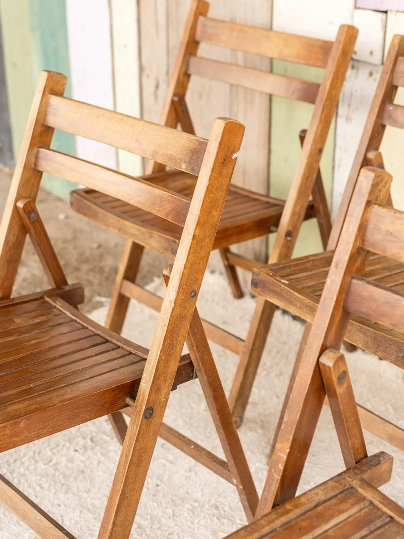 Claude, le lot de 5 chaises en bois N°1412