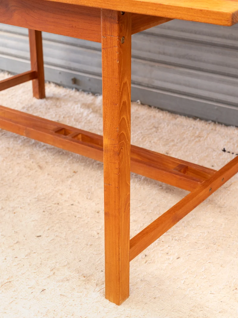 Romy, la table à manger en bois N°1444
