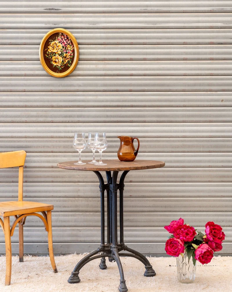 Denise, la table à manger bistro en bois et métal noir N°1185
