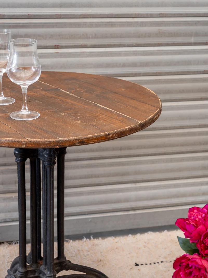 Denise, la table à manger bistro en bois et métal noir N°1185