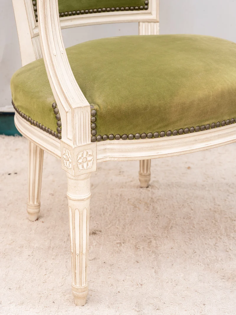 Ernest, le fauteuil en bois et velours vert N°1060