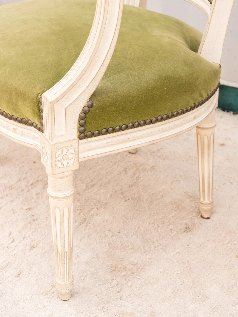 Ernest, le fauteuil en bois et velours vert N°1060