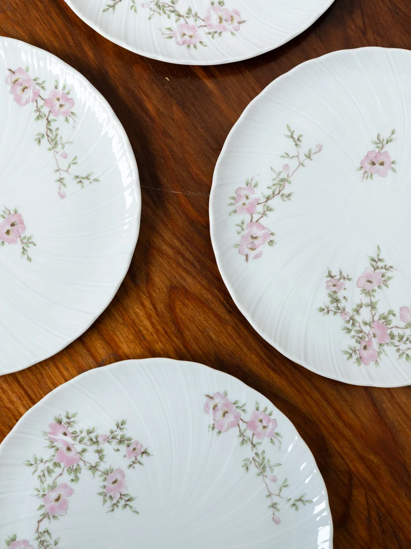 Antoinette, le lot de 6 assiettes à dessert en porcelaine de Limoges Bernardaud N°319