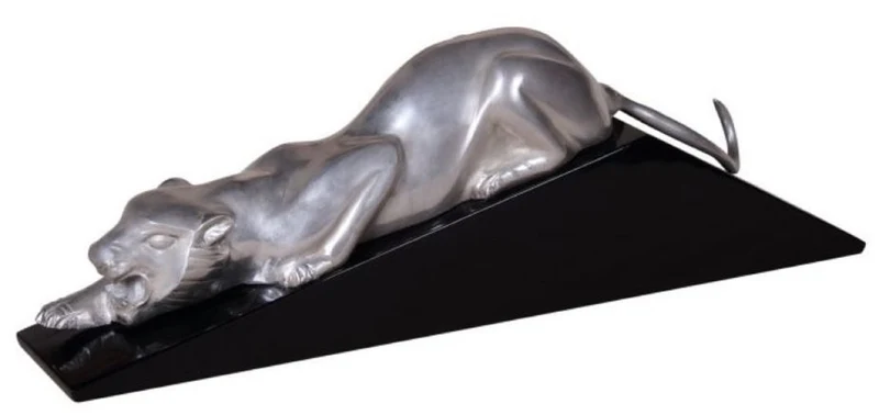 Casa Padrino Luxus Dekofigur Puma Silber / Schwarz 60 x 11 x H. 20 cm - Elegante Messing Figur mit Holzsockel - Deko Skulptur