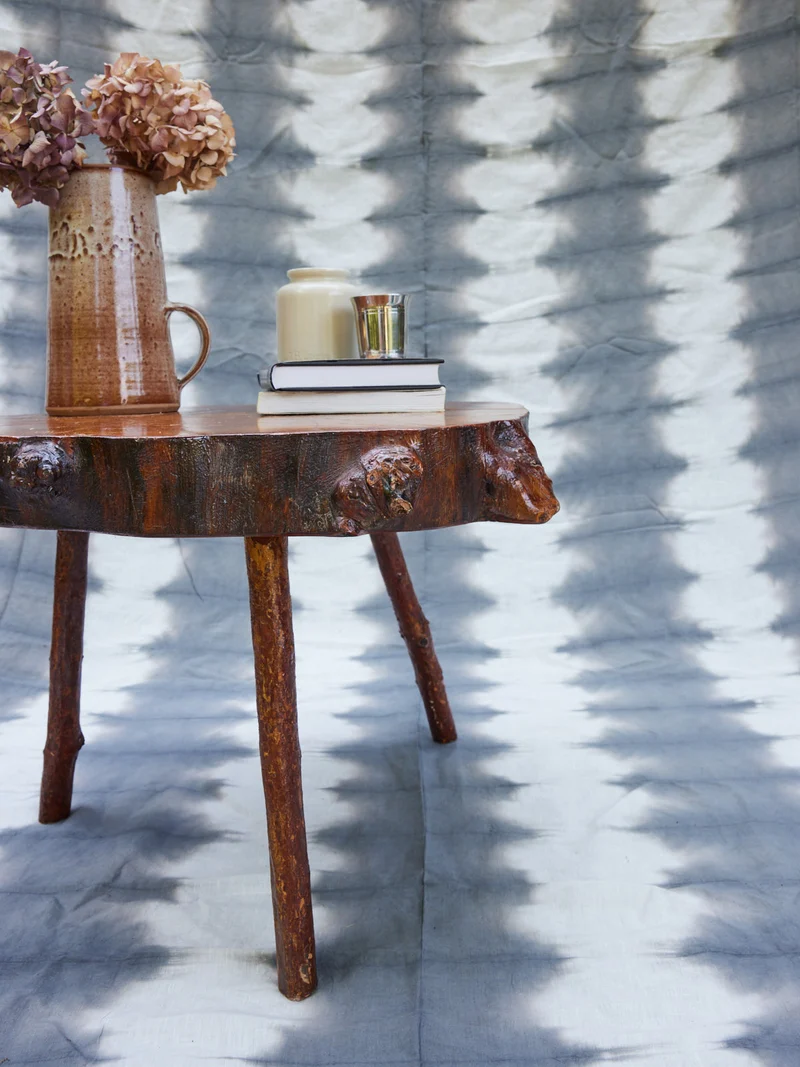 Donna, la table de salon brutaliste N°1073