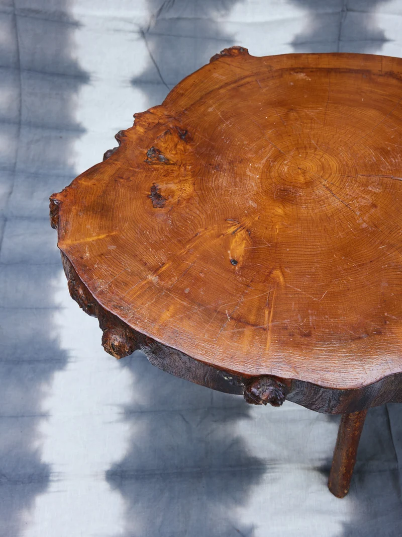Donna, la table de salon brutaliste N°1073