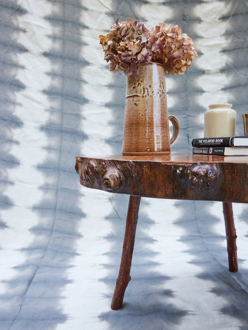 Donna, la table de salon brutaliste N°1073