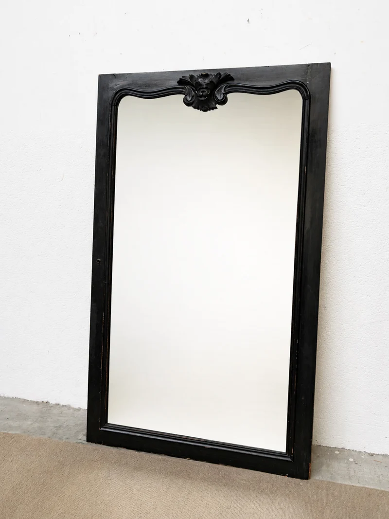 Georges, le grand miroir en bois ancien au fronton sculpté N°1318