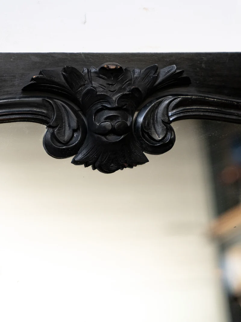 Georges, le grand miroir en bois ancien au fronton sculpté N°1318