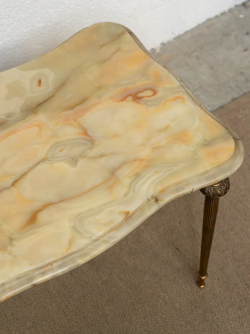 Hanna, la table d'appoint en métal doré et marbre N°1407