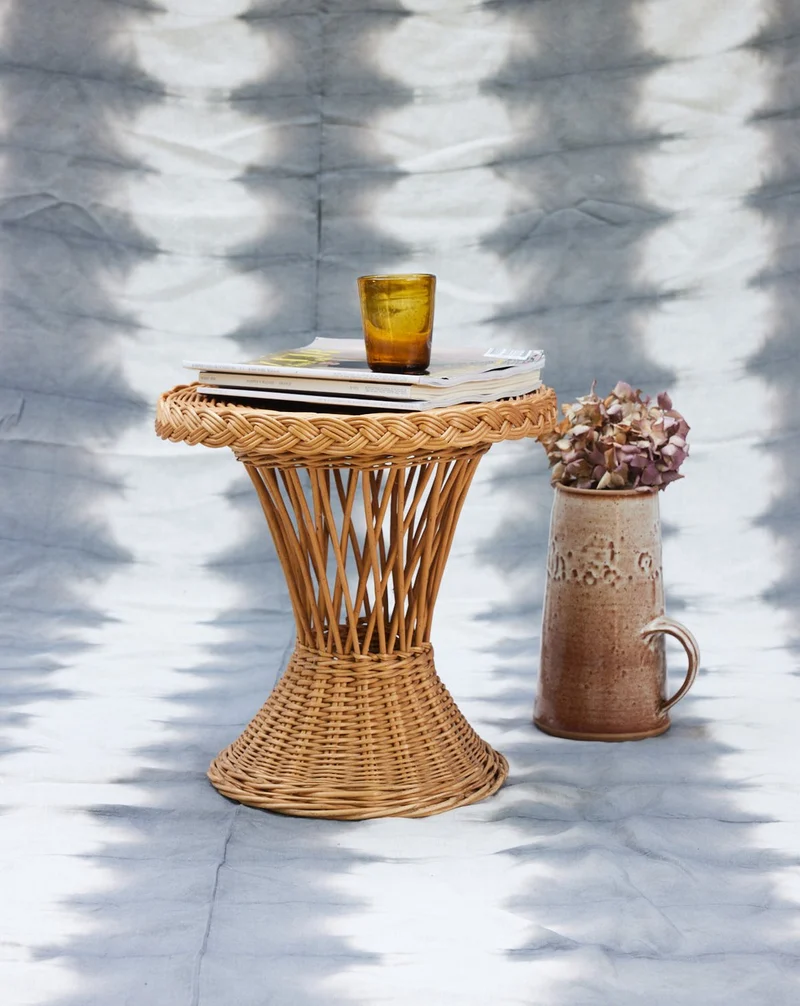 Francine, la petite table diabolo en rotin N°1062