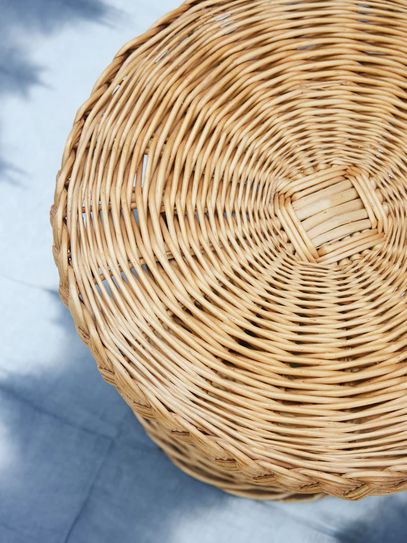 Francine, la petite table diabolo en rotin N°1062