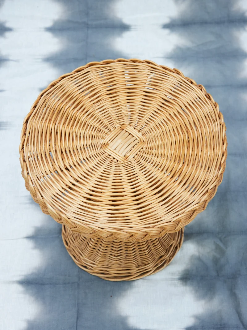 Francine, la petite table diabolo en rotin N°1062