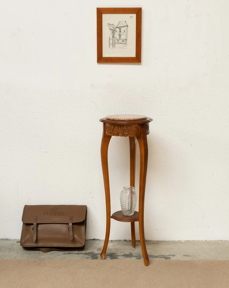Francine, la sellette tripode en bois et marbre N°1096